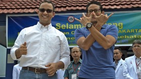 Salam Jari Kemenangan Ala Anies-Sandiaga