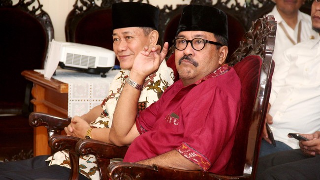 Rano Karno-Embay Mulya Syarief sementara ini lebih unggul dari lawannya, Wahidin Halim-Andika Hazrumy, berdasarkan hitung cepat KPU Provinsi Banten.