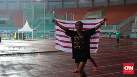 Triyaningsih Sabet Emas Keempat Lari 10.000 Meter di PON