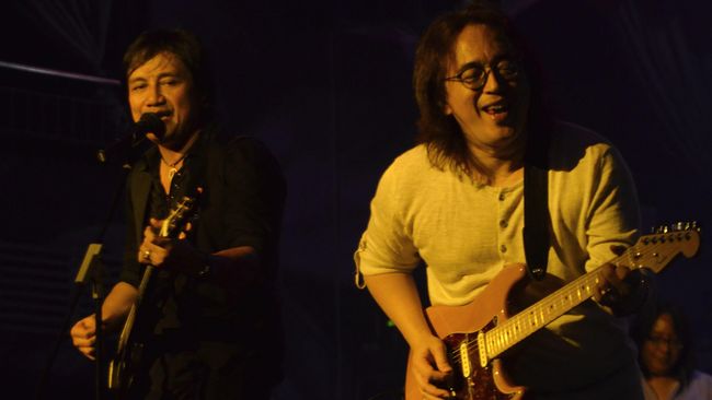 Tinggal Sehari, 'Musik untuk Republik' Menanti Jokowi Para musikus berharap Presiden Jokowi bisa hadir dalam konser 'Musik untuk Republik' yang punya misi menyatukan kembali masyarakat musik pasca-Pilpres 2019.