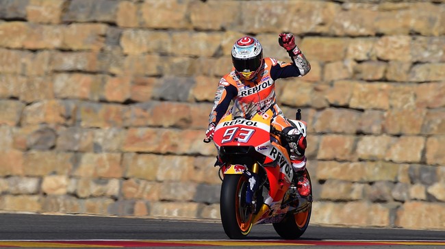 Marc Marquez menjadi juara dunia MotoGP 2016 setelah Valentino Rossi dan Jorge Lorenzo terjatuh di GP Jepang 2016.
