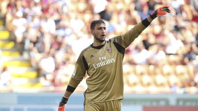 Mantan penyerang Arsenal, Ian Wright, berharap penjaga gawang AC Milan Gianluigi Donnarumma bisa bergabung bersama The Gunners.