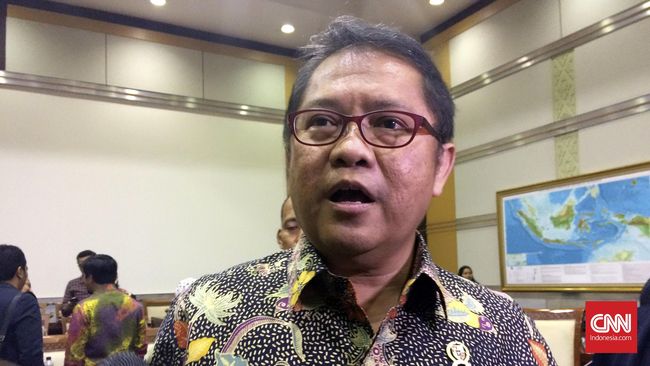 Menkominfo: BBM secara <i>de Facto</i> Milik Indonesia Menteri Komunikasi dan Informatika Rudiantara menanggapi pernyataan Presiden Joko Widodo terkait BlackBerry Messenger yang disebut 100 persen milik Indonesia.