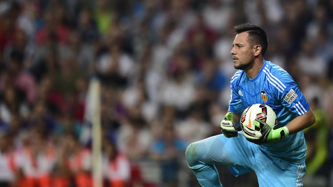 Penyelamatan penalti Diego Alves bukan hanya membawa Valencia rebut kemenangan kedua, tapi menegaskan statusnya sebagai raja penghalau penalti.