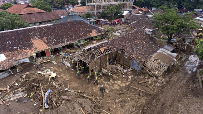 Badan Nasional Penanggulangan Bencana (BNPB) menyatakan hal itu disebabkan hujan deras yang melanda kawasan Gunung Merbabu sejak Sabtu (29/4) siang hingga sore.
