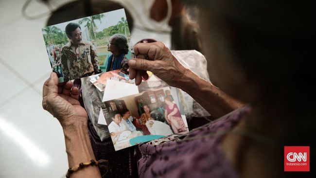 Korban 65 Respons Jokowi Akui 12 HAM Berat: Pengakuan Saja Tak Cukup Korban pelanggaran HAM berat 1965 merespons pengakuan Presiden Joko Widodo terhadap kasus-kasus HAM berat.