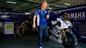 'Aneh Lihat Rossi Balapan di Usia 40'
