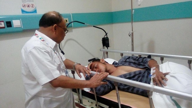 Atlet Hoki DKI Jakarta, Dadan Mochamad, mendapat lebih dari 10 jahitan usai mengalami robek di bagian otot kepala belakang karena dipukul lawannya.