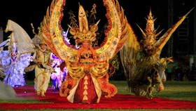 Kostum Malang Amore Carnival Gemparkan Adelaide