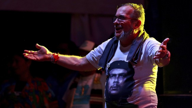 Lima komandan FARC dipecat lantaran menolak menyepakati perdamaian dengan pemerintah Kolombia dan mengakhiri perang yang sudah berlangsung selama 52 tahun.