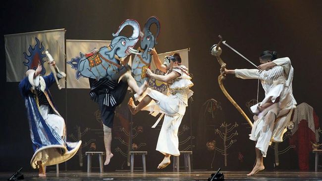 Setelah bagian pertama di Kamboja dan kedua di India, kisah Mahabharata bagian ke-tiga Perang Kurusetra, dipentaskan di Indonesia.