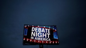Publik AS Menanti Debat Perdana Capres Clinton dan Trump