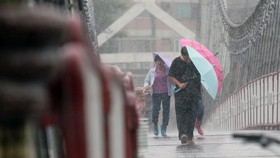 Topan Doksuri Mengamuk, Warga China Diminta Siaga Banjir