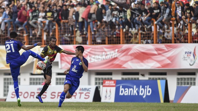Ketua Harian PB PON Iwa Karniwa mengatakan panpel menyediakan 35.000 tiket gratis untuk menyaksikan final sepak bola di Stadion Si Jalak Harupat malam ini.
