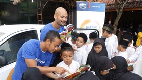 Kolaborasi Datsun-Persib Bawa Keceriaan Anak di Purwakarta