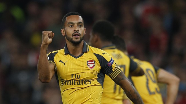 Penyerang Arsenal Theo Walcott menjadi pahlawan timnya setelah memborong dua gol kemenangan ke gawang tim tamu FC Basel, Rabu (28/9) malam waktu setempat.