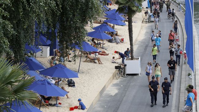 Paris Berencana Buka Taman Khusus Nudis Setelah membuka kolam renang khusus nudis, Paris berencana mempunyai area terbuka sebagai tempat bersantai tanpa busana.