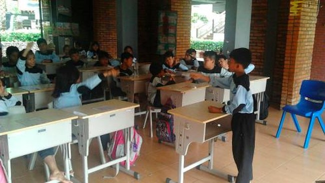 Beberapa mengatakan pemimpin besar itu dilahirkan, bukan diciptakan. Tak selamanya benar. Kamu bisa melatih diri jadi pemimpin kok.