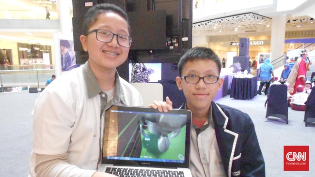 Duet itu bernama Axel Mahadriyana Ukar dan Genta Arkana Hadi. Dalam waktu tujuh jam saja, mereka berhasil membuat sebuah games baru.