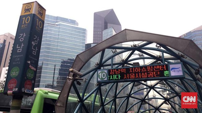 Di Korea Selatan, surga belanja bisa ditemukan di setiap sudut, termasuk di dalam stasiun bawah tanah.