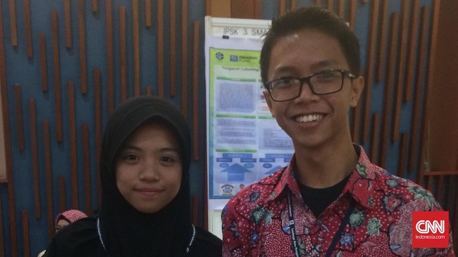 Muchammad Faris dan Jesica Rahmaningrum dari SMA Negeri 3 Sidoarjo ini menemukan manfaat lain dari alga coklat dan alga merah.