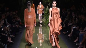 Fesyen Edgy Penuh Detail Paris Fashion Week Hari Ke-4