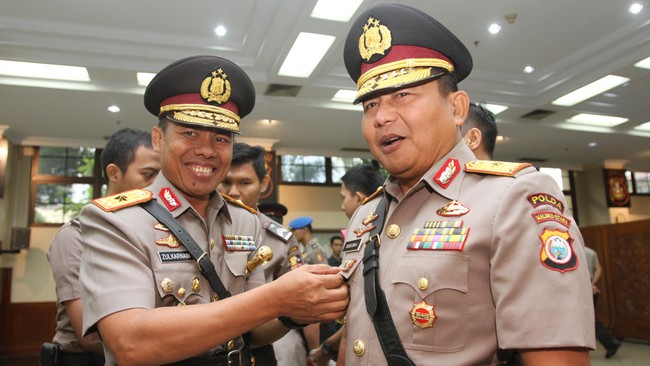 Kapolda Riau Brigjen Zulkarnain berharap masyarakat mengajukan praperadilan untuk membongkar kembali kasus kebakaran hutan