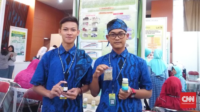 Pandan laut sepintas cuma tumbuhan biasa. Tapi di tangan dua siswa SMA asal Banten ini, terungkap bahwa pandan laut mengandung zat anti rayap.