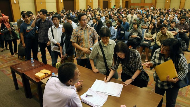 Jika pada siang tadi uang tebusan terkumpul Rp81,6 triliun, maka sampai jam orang pulang kantor sore ini hanya naik menjadi Rp85,3 triliun.