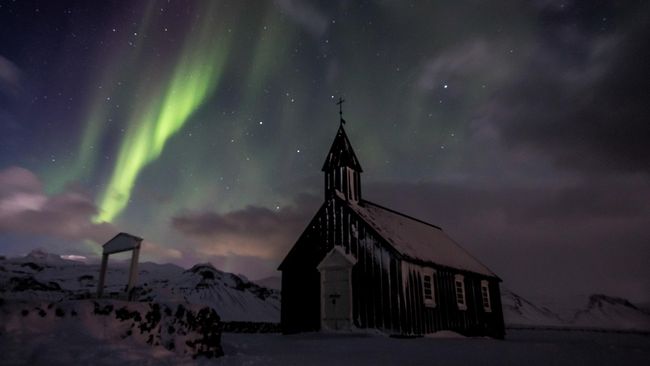 Demi menikmati permainan cahaya di langit, Dewan Kota Reykjavik meminta warga memadamkan lampu di rumah dan di jalan.