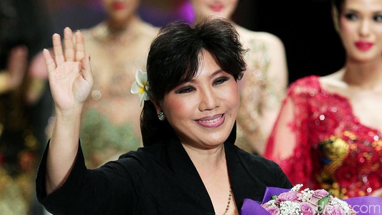 Anne Avantie mengangkat Tema 'Legong Srimpi' di Indonesia Fashion Week 2014. Jakarta