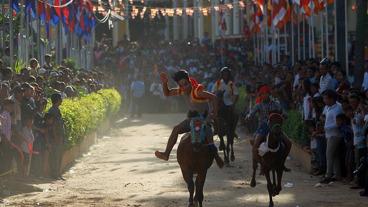 Festival Pchum Ben, Persembahan bagi Leluhur Kamboja