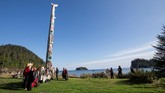 Pangeran William dan Catherine, Duchess of Cambridge, kunjungi Haida Heritage Centre dan Museum di Kaay Llnagaay. (REUTERS/Chris Wattie)