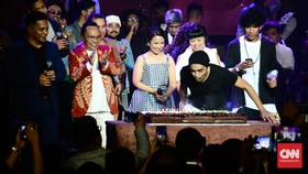 Gempita Glenn Fredly Rayakan Usia Baru bersama Sang Idola