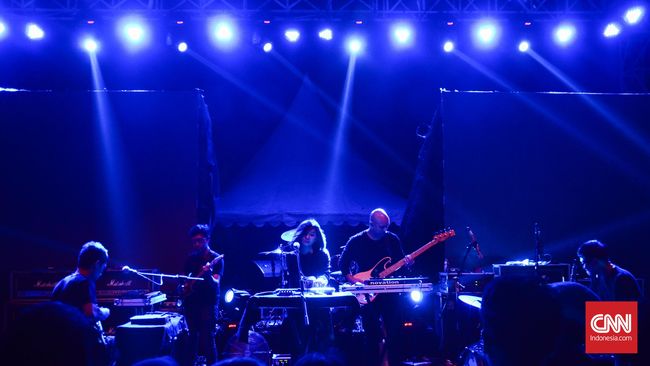 Lewat album keduanya bertajuk 'Zaman,zaman', band The Trees and The Wild kembali menyihir para penggemarnya saat tampil di Freedom Fest 2016. 