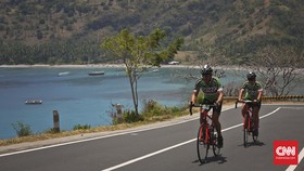 Mengayuh Sepeda, Menikmati Keindahan Alam Lombok