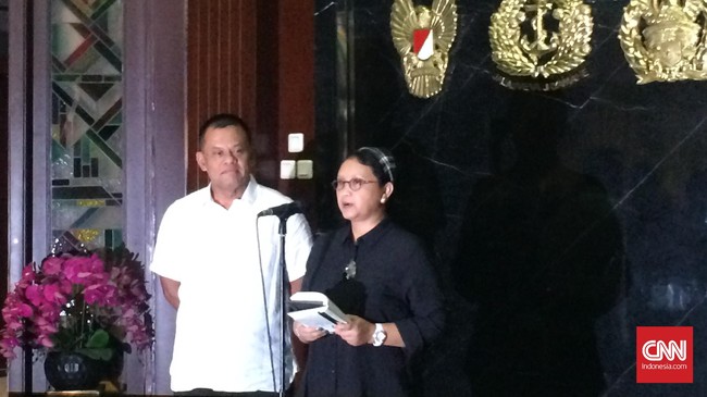 Pemerintah tidak mau menjelaskan proses pembebasan ketiga sandera tersebut. Saat ini, masih ada dua WNI yang masih disandera kelompok Abu Sayyaf di Filipina.