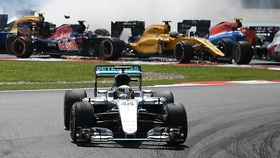 Bos Red Bull Prediksi Mercedes Juara F1 2017