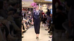 Wanita, Bunga dan Imajinasi Rinaldy A. Yunardi