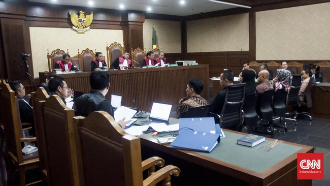 'Kue' merujuk pada dugaan uang yang diberikan Presiden Direktur PT Agung Podomoro Land Ariesman Widjaja kepada bekas Ketua Komisi D DKI Jakarta M Sanusi. 
