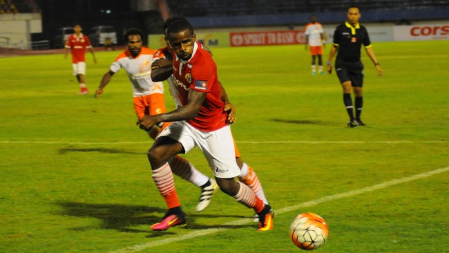 Bomber Persija Jakarta, Emmanuel 'Pacho' Kenmogne menyampaikan permintaan maaf atas penampilan buruk di Stadion Gajayana, Malang, Selasa (18/10).