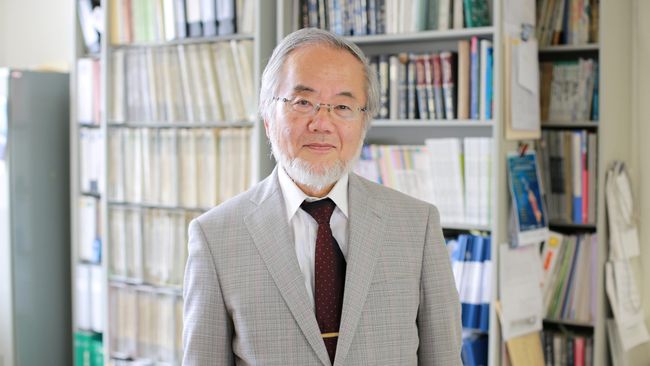 Yoshinori Ohsumi dari Jepang mendapatkan Nobel Kesehatan atas usahanya sebagai pionir autofagi, pemeliharaan tubuh dengan cara membuang sel rusak.