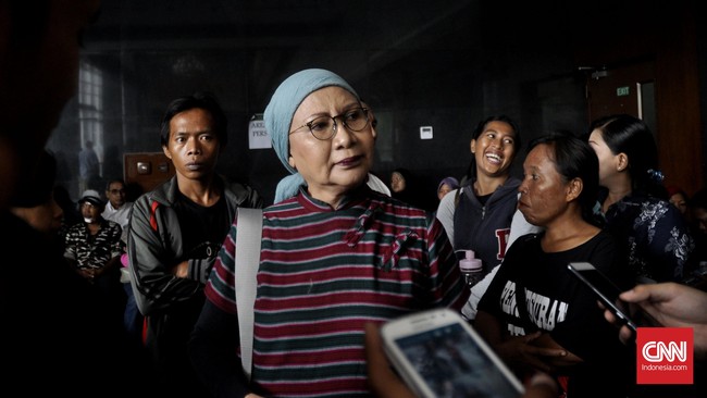 Sejumlah saksi kasus dugaan penghinaan presiden mempertanyakan proses hukum pelaporan yang dituduhkan kepada musisi Ahmad Dhani.