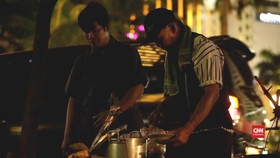 Penjual Ketupat Sayur dan Bundaran HI yang Lama Tak Menari