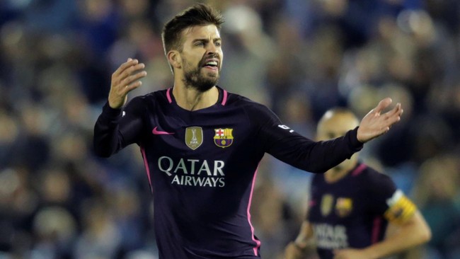 Gerard Pique lagi-lagi tak bisa meredam kemarahan pada wasit. Setelah akhir pekan lalu marah pada sang juru adil, pekan ini pun ia mengkritik performa wasit.