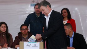 Warga Kolombia Menolak Perjanjian Damai dengan FARC