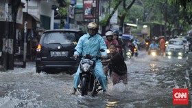 Aman Berkendara Saat Musim Hujan