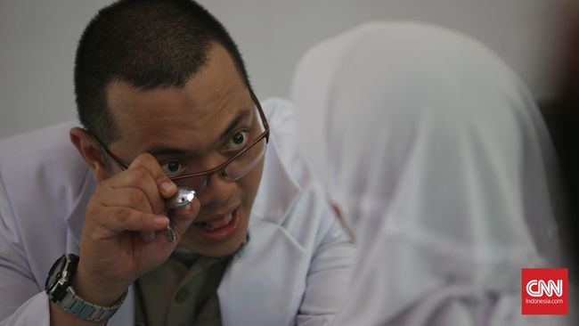 Vaksin HPV sebaiknya diberikan sedini mungkin, ketika anak berusia sekitar 10 tahun agar tingkat efikasi atau keberhasilan vaksin lebih tinggi.
