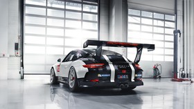 Kronologi Xpander Tabrak Porsche Harga Rp9 Miliar