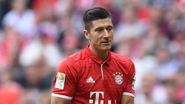 Striker Bayern Munich Robert Lewandowski mendukung karier Juergen Klopp di Liverpool dan berharap mantan pelatihnya itu juara Liga Primer Inggris.